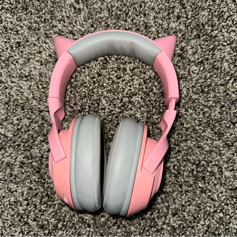 The Razer Kraken RGB USB Gaming Headset Kitty Edition with stand - Picture 4 of 6